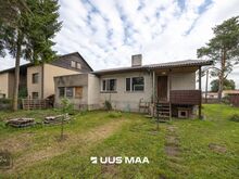 Saue linnas Rauna tänaval on müüa 702 m² elamumaa kinnistu koos ühekorruselise üksikelamuga