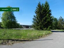 Tallinn-Pärnu mnt ääres, jõega piirnev mahasõitudega ärimaa!