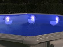 vidaXL sukeldatav ujuv basseini LED-lamp, puldiga, valge