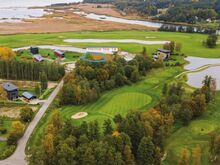 Järvega piirnev ülieksklusiivne kinnistu.