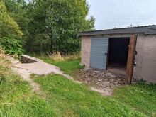 8 гаражей в Йвхви, у главной городской дороги