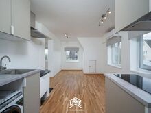 Renoveeritud valgusküllane korter oma hoovialaga!