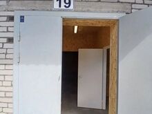 Üürile lisanduvad käibemaks ja kommunaalkulud (1,48 eur/m2 hooldis-haldus pluss elekter)