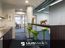 Kaasaegne büroopind kööginurgaga