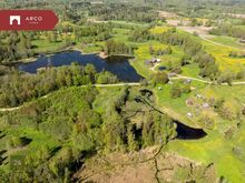 Suur järve ning kahe eraldi kasutatava majaga kinnistu