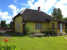 Atraktiivne väikemaja uute kõrvalhoonetega