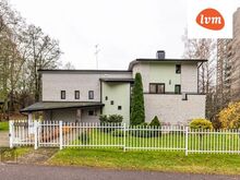 MÜÜA SUUREPÄRASE ASUKOHAGA MAJA KESKLINNAS!