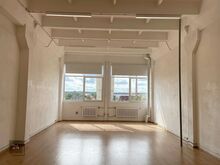 Anname üürile üldpinnaga 81m² ja kõrgete lagedega ja hubase äripinna Pärnu mnt lähedal!



�