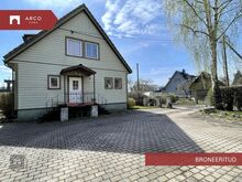 Maja (129 m2) +külalistemaja (121 m2) Viljandi järve ääres!
