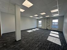 UUS Stock-Office hoone Turu tänava ääres