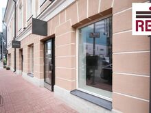 Tänavalt sissepääsuga kaubanduspind Maakri kvartalis.