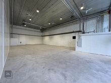 Anname üürile Pirni 12 hoones asuva lao/tootmispinna suurusega 275 m2