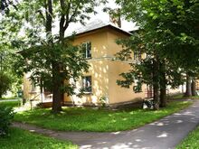 Privaatne sissepääs, katus renoveeritud