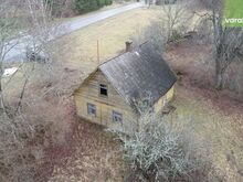 Sepa kinnistu Leevi külas – 1,08 ha elamumaa koos renoveerimist vajava elamuga

Müügis on 10 83