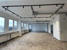Esimesed 2 kuud üür on 1321,65 eur ja edasi 1802,25 eur

Äripind on täielikult renoveeritud, on 