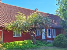 Müüa mere lähedal asuv kinnistu ja palkmaja.
