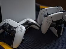 PlayStation 5 + Logitech G923 + Red Bull Playseat