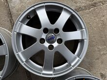 Volvo 16 tolli originaal valuveljed