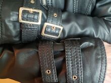 Красивая кожаная куртка Guess