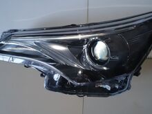 Toyota Avensis 2015-2018 T270 передняя фара 8117005400