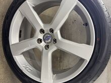 Volvo 20tolli valuveljed suverehvidega 5x108