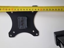 Monitori Seinakinnitus