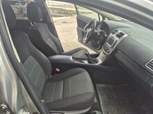 Toyota avensis d4d diisel manuaal