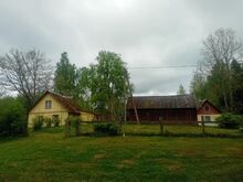 Окружённый лесом хутор