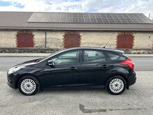 Ford Focus 1,6 77кВт, ШИПОВАННАЯ РЕЗИНА В КОМПЛЕКТЕ