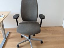 Elektriline reguleeritava kõrgusega laud 130×85 cm