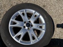 Volvo XC 18 tolli originaal valuveljed suverehvide