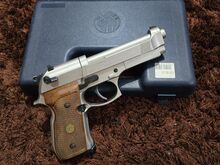 Õhupüstol Beretta 92FS nikkel - puidust käepide -
