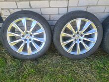 Volvo valuveljed 245/45R18 suverehvidega