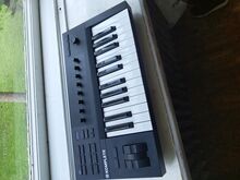 Komplete Kontrol A25