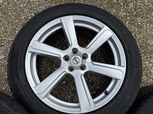 Volvo 19 tolli originaal valuveljed (anduritega)