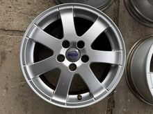 Volvo 16 tolli originaal valuveljed