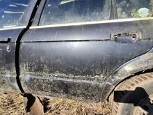 BMW E30 sedaani uksed