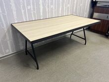 Puitimitatsiooniga väljapanekulaud 152x80x60cm