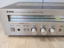 Yamaha R-300 Стереофонический ресивер с естественным звуча�