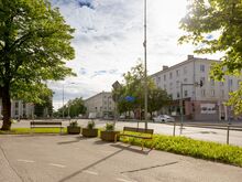 Kontori ja walk-in garderoobiga disainkodu