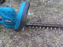 Электрический кусторез Makita