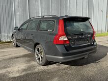 Volvo V70 Momentum 2.4 R5 D5 129kW, JÄRELMAKS!