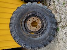 Traktori MTZ 80/82  esirattad 360/70/24