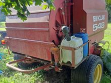 Пресс-подборщик New Holland 548