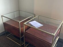 Два прикроватных столика из дерева манго + 2 бархатных �