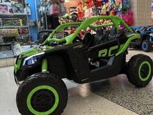 Двухместный электромобиль Can-Am Maverick Turbo RR