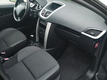 Peugeot 207 2012 1,4 бензин