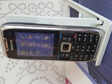 Nokia E51, зарядное устройство, USB-кабель, карта памяти 2 ГБ