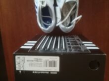 Naiste uued "Addidas" saaliputsad.