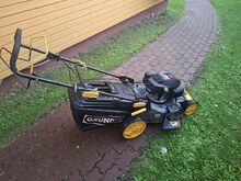 Iseliikuv muruniiduk GRUNDER  HONDA 200 mootoriga.